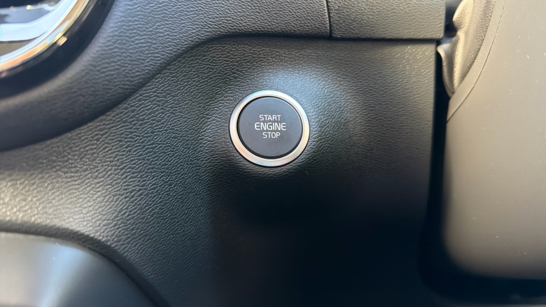 Volvo XC40 2.0 B4P Ultra Dark 5dr Auto Petrol Estate